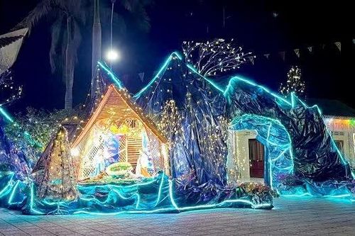 Rộn ràng Giáng sinh trên những ngôi thánh đường ở miền Tây