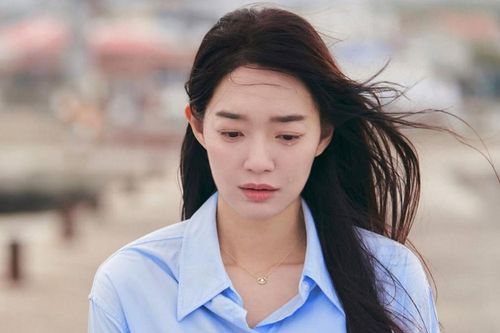 Xúc động chuyện sao phim Bạn Gái Tôi Là Hồ Ly đội gạo cúng lên đầu, lên núi cầu nguyện cho bạn đời mắc bạo bệnh