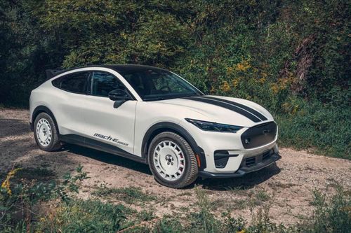 Ford triệu hồi hơn 272.000 xe do nguy cơ tự trôi khi đang đỗ