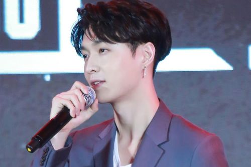 Lay Trương Nghệ Hưng đã quá chán ngán EXO nhưng chưa dám rời nhóm vì còn muốn 'ké tí fame'?