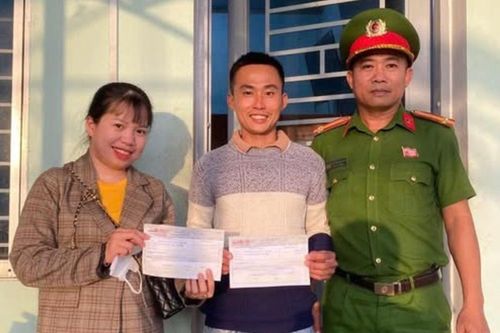 Tài khoản bất ngờ có thêm 500 triệu đồng, người phụ nữ lập tức có hành động đáng biểu dương