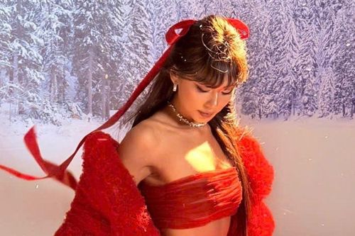 'Nóng bỏng tay' với bộ ảnh đón Giáng sinh của Á hậu Thảo Nhi Lê