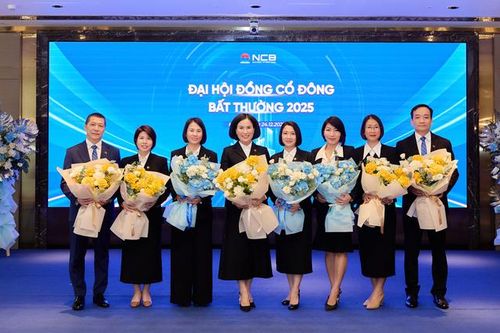 Ngân hàng 'chốt việc lớn' cuối năm bằng đại hội cổ đông bất thường