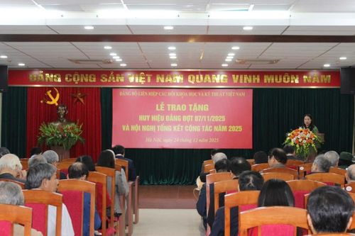 Đảng ủy VUSTA trao huy hiệu Đảng và tổng kết công tác năm 2025