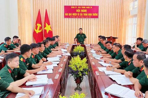 Bàn giao nhiệm vụ Trung đoàn trưởng Trung đoàn 20