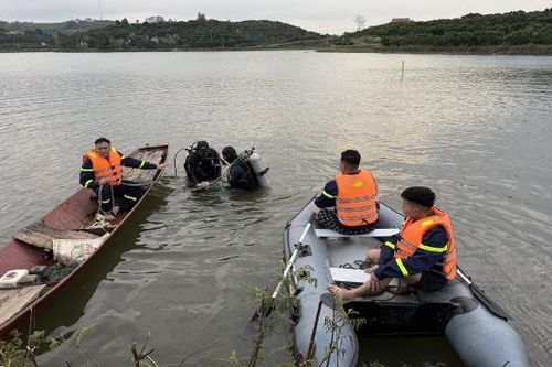 Bắc Ninh: Tìm thấy hai anh em đuối nước ở hồ Cấm Sơn