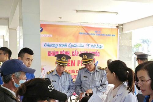 Khám bệnh, cấp thuốc miễn phí cho gần 400 người dân xã Thượng Đức
