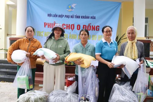 Hội Liên hiệp Phụ nữ tỉnh tổ chức phiên chợ 0 đồng hỗ trợ người dân bị ảnh hưởng mưa lũ