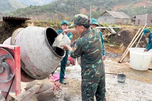 Ban Chỉ huy Phòng thủ khu vực 3 - Bảo Yên huy động cán bộ, chiến sĩ giúp 4 hộ dân xây dựng nhà ở