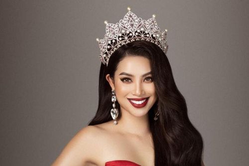 Cận cảnh gương mặt mộc của Phạm Hương sau 7 năm rời showbiz