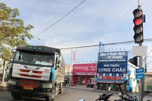 Tiềm ẩn nguy cơ tai nạn giao thông ở ngã ba Sông Mao