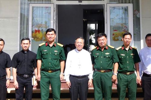Bộ Chỉ huy Quân sự tỉnh Lâm Đồng thăm Tòa Giám mục Phan Thiết