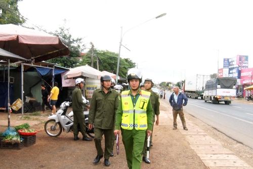 Ðắk Mil tăng cường bảo đảm trật tự an toàn giao thông dịp Giáng sinh