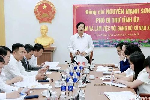 Đồng chí Nguyễn Mạnh Sơn - Phó Bí thư Tỉnh ủy thăm và làm việc với Đảng bộ xã Vạn Xuân