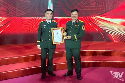 Gương sáng bảo vệ nền tảng tư tưởng của Đảng