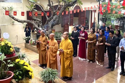 Lễ cầu siêu tưởng niệm anh linh anh hùng liệt sĩ tại Di tích Đài tưởng niệm Khâm Thiên