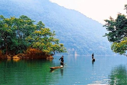 Ba Bể: Hành trình giữ xanh viên ngọc quý giữa đại ngàn
