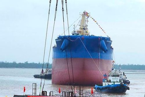 Hạ thủy tàu hàng 65.000 tấn lớn nhất từ trước tới nay do kỹ sư Việt Nam thiết kế, thi công