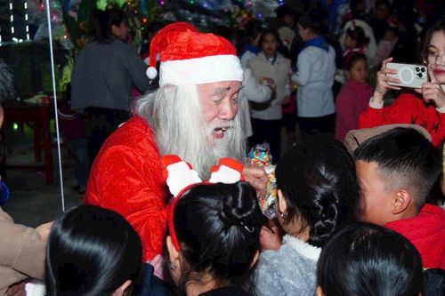 Khi lễ Noel trở thành nhịp cầu kết nối cộng đồng và toàn cầu hóa văn hóa