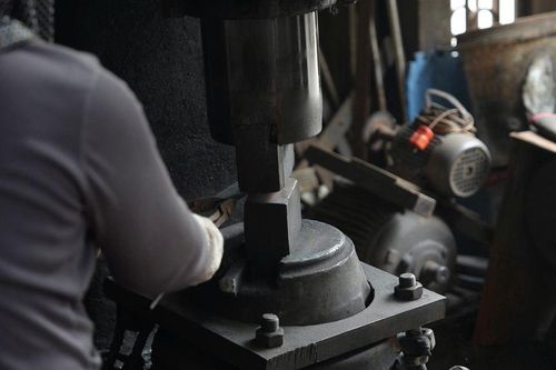 Nữ nghệ nhân giữ lửa làng rèn Đa Sỹ