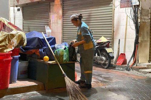Những đêm không ngủ của công nhân vệ sinh môi trường