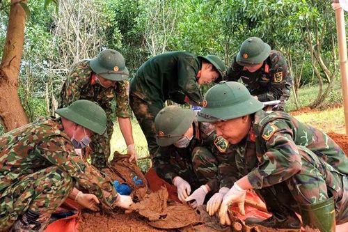 Những người lính âm thầm tìm hồn thiêng trên đất lửa
