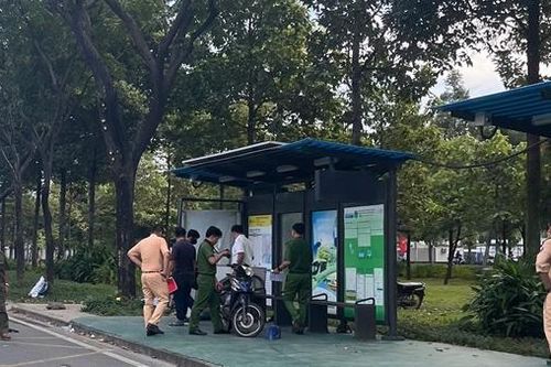 Nam thanh niên tử vong bất thường trong nhà chờ xe buýt