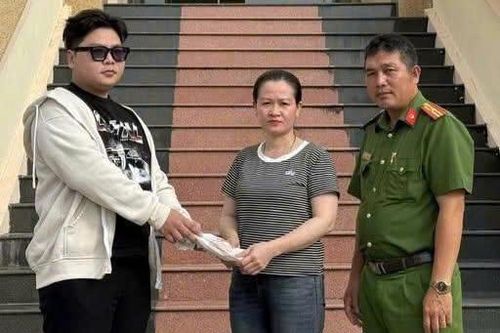 Nhặt túi vàng, mang đến Công an tìm người đánh rơi trả lại