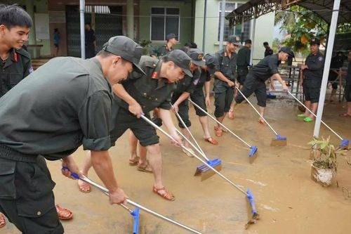 Khôi phục sản xuất kinh doanh sau mưa lũ