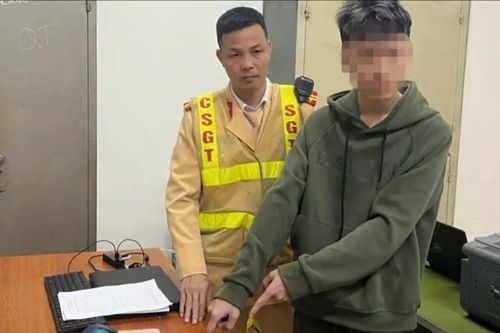 Khống chế đối tượng mang hung khí tham gia giao thông