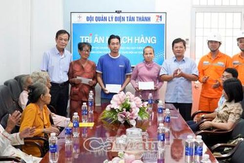 Đội quản lý điện Tân Thành chung tay vì an sinh xã hội