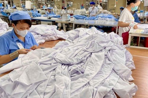 Người lao động mua hàng cho doanh nghiệp trên 5 triệu có phải chuyển khoản để được trừ chi phí khi tính thuế thu nhập doanh nghiệp?