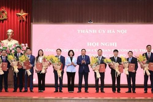 Công bố 9 quyết định của Ban Thường vụ Thành ủy Hà Nội về công tác cán bộ
