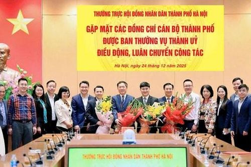 Thường trực HĐND thành phố Hà Nội gặp mặt cán bộ được điều động, luân chuyển công tác