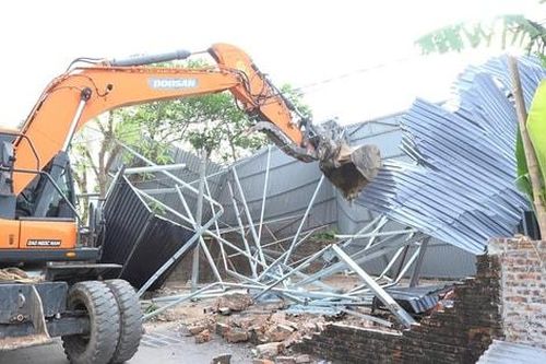 Xã Thanh Oai cưỡng chế công trình xây dựng trái phép trên đất công, đất nông nghiệp