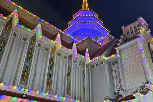 Ngắm nhà thờ lớn ở Huế rực sáng trong ánh đèn dịp Giáng sinh