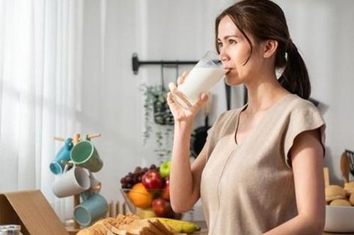 Lý do không nên uống sữa cùng lúc với 7 loại thực phẩm sau