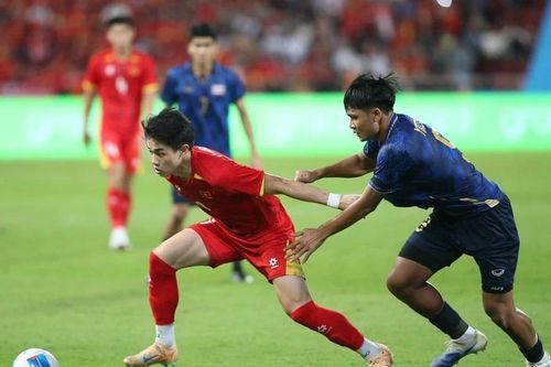 Truyền thông Thái Lan thừa nhận nền bóng đá đang đi sau Việt Nam