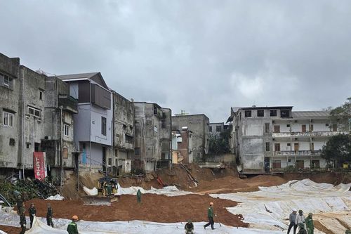 Gấp rút thi công công trình chống sụt trượt tại xã Khe Sanh