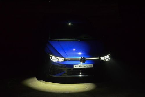 Xe xăng hiệu suất cao ra mắt khách Việt giữa làn sóng điện hóa