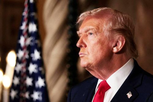 Đảng Dân chủ mong ông Trump rút lệnh triệu hồi đại sứ