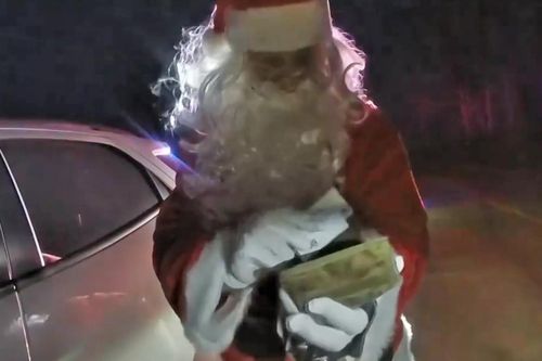 Ông già Noel bị cảnh sát 'tuýt còi' vì chạy quá tốc độ