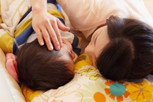 Trẻ ngủ chung với mẹ hay ngủ riêng tốt hơn cho não bộ? Nghiên cứu khoa học đã đưa ra câu trả lời chính xác nhất