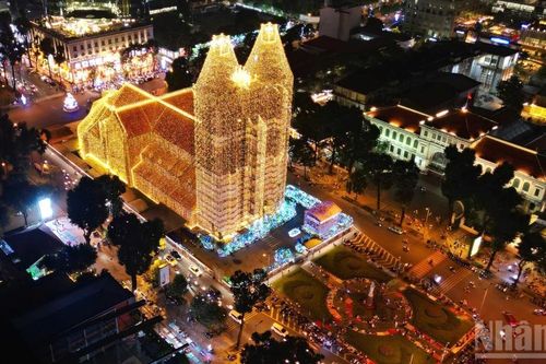 Rộn ràng không khí đêm Giáng sinh tại Thành phố Hồ Chí Minh