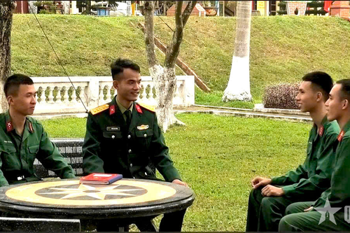 Từ thao trường, sáng gương Đại đội trưởng tận tâm, sáng tạo