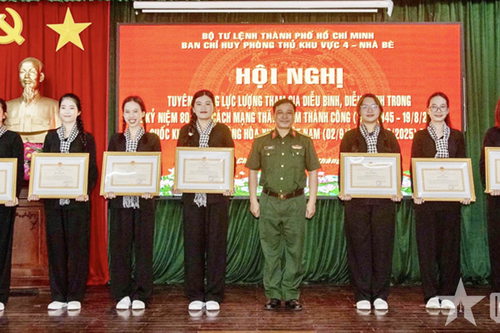 Tuyên dương lực lượng tham gia diễu binh, diễu hành A80