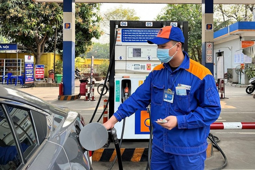 Từ chiều nay (25-12), giá xăng dầu tiếp tục giảm
