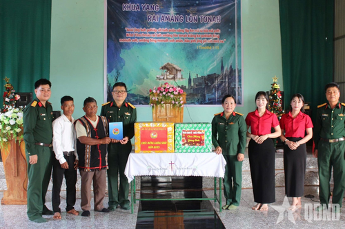 Binh đoàn 15: Hơn 400 triệu đồng chúc mừng, tặng quà các cơ sở tôn giáo nhân dịp Giáng sinh 2025
