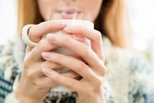Uống gì để hỗ trợ đào thải axit uric trong mùa đông?