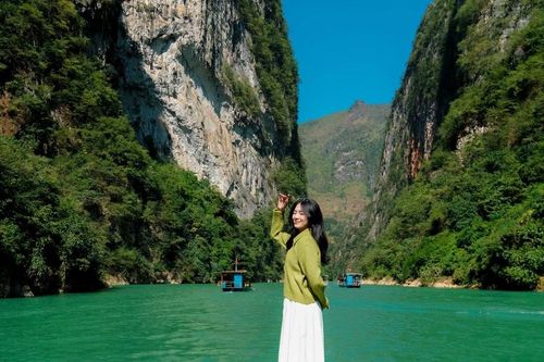 Du ngoạn sông Nho Quế kỳ quan xanh giữa cao nguyên đá